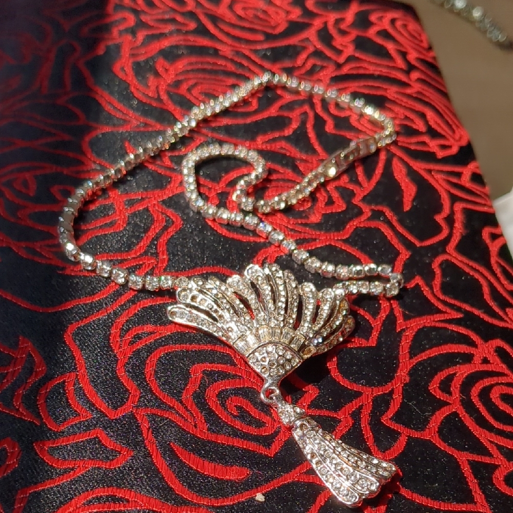 Elegant Silver Necklace with Crystal Accents